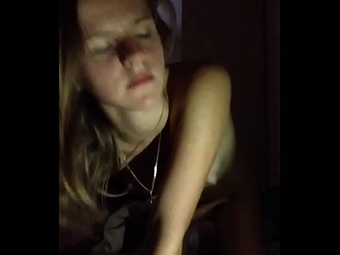 ❤️ Ein Mädchen masturbiert und wichst ️❌ Super sex bei uns ☑