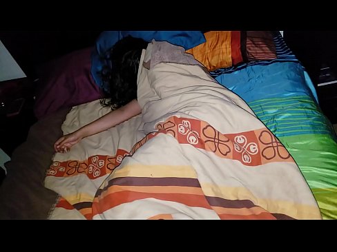 ❤️ Stiefsohn beschimpft seine junge Stiefmutter, während sie schläft. ️❌ Super sex bei uns ☑