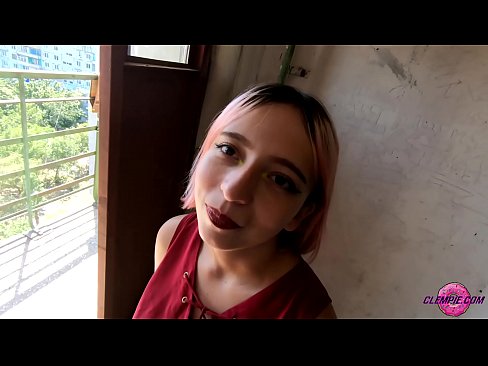 ❤️ Studentin saugt einen Fremden im Outback - Sperma auf seinem Gesicht ️❌ Super sex bei uns ☑